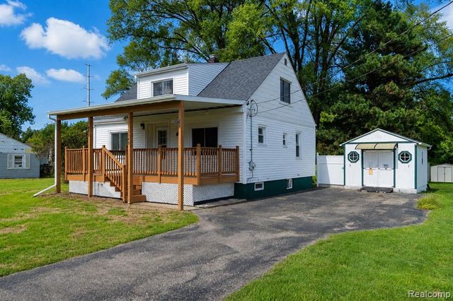 3363 E Pierson Road, Flint, MI 48506