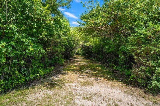 3363 E Pierson Road, Flint, MI 48506