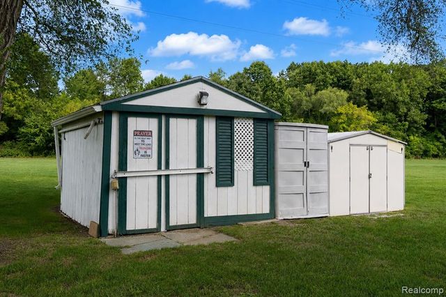 3363 E Pierson Road, Flint, MI 48506