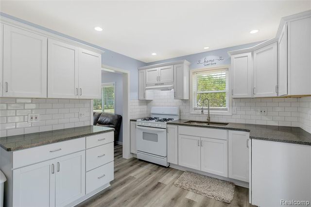 3363 E Pierson Road, Flint, MI 48506