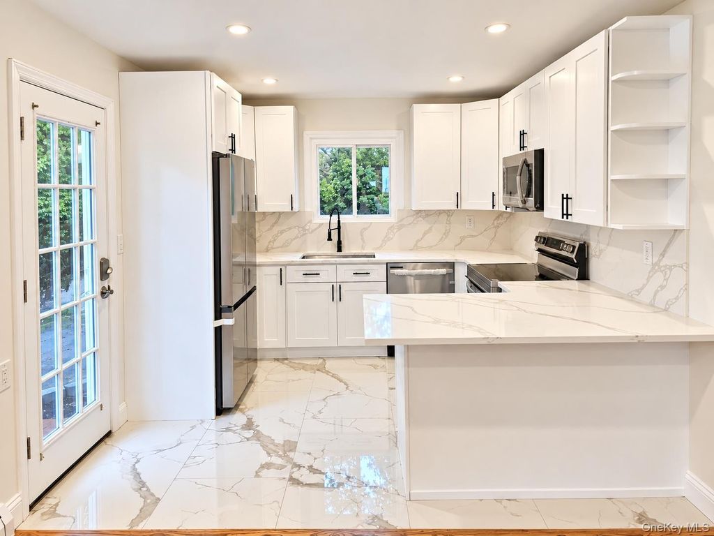 370 Boulder Street, Ronkonkoma, NY 11779 — photo 2