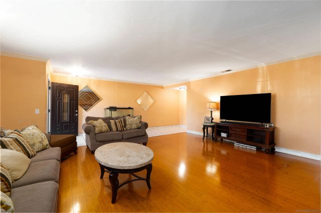 10448 Glenellen Avenue, San Diego, CA 92126