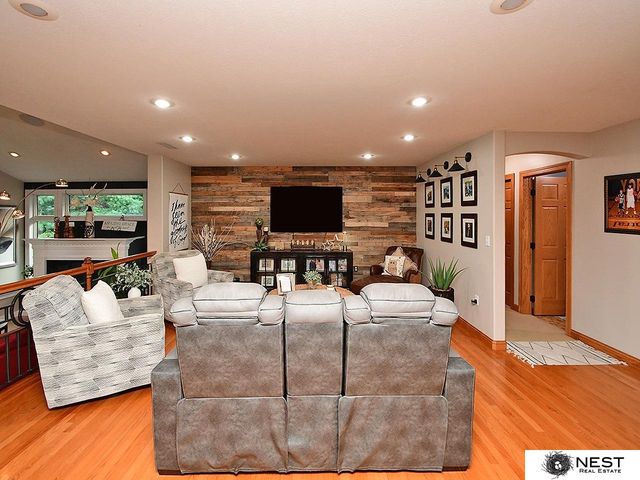 1419 Road N, York, NE 68467