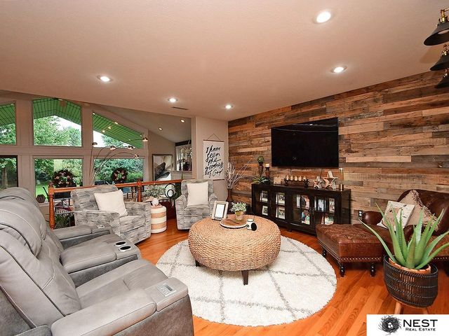 1419 Road N, York, NE 68467