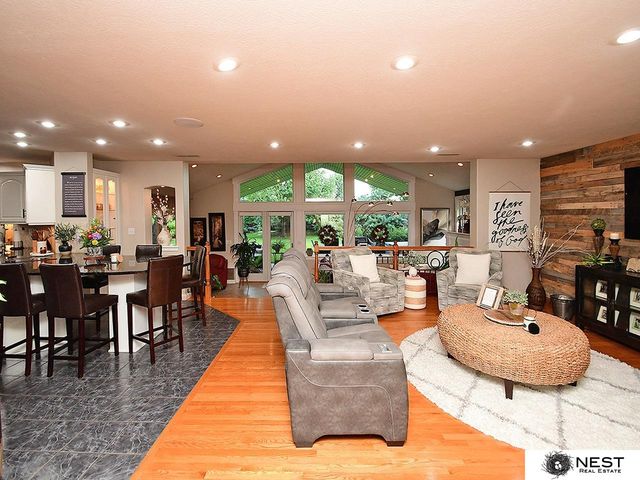 1419 Road N, York, NE 68467