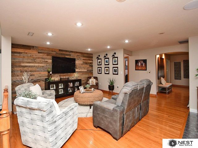 1419 Road N, York, NE 68467