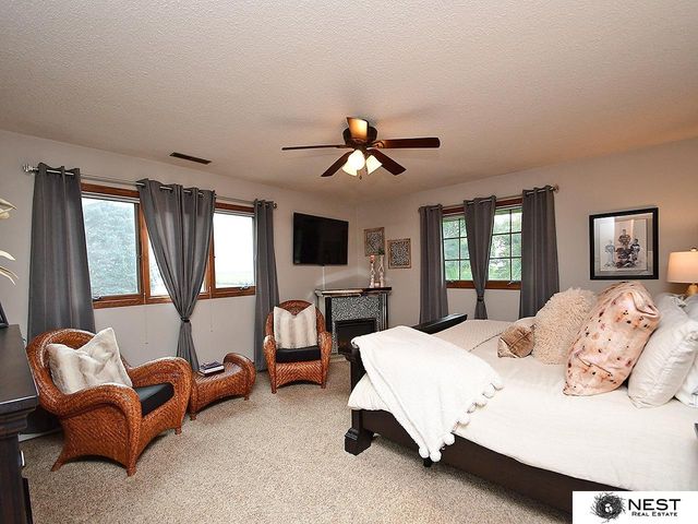 1419 Road N, York, NE 68467