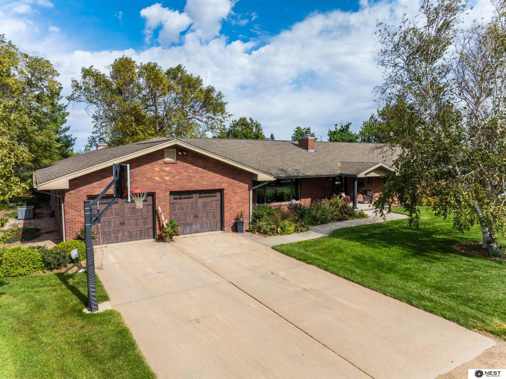 1419 Road N, York, NE 68467