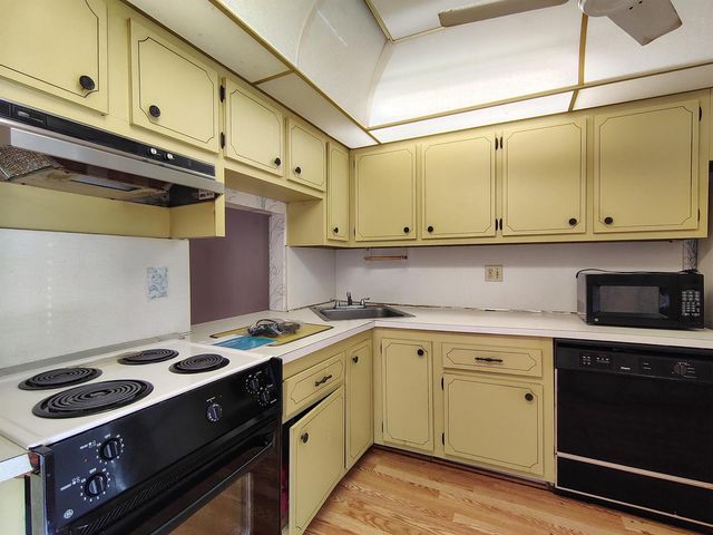 6050 NW 64th Avenue 102, Tamarac, FL 33319