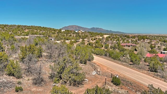 51 Thunder Mountain Road, Edgewood, NM 87015