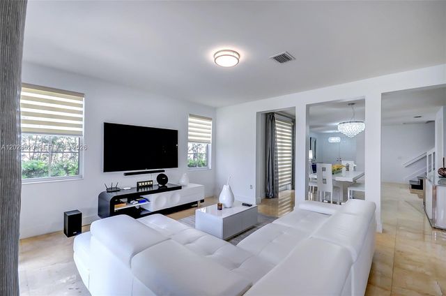 10555 NW 69th Terrace, Doral, FL 33178