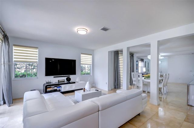 10555 NW 69th Terrace, Doral, FL 33178
