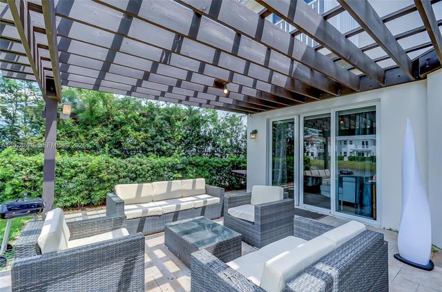 10555 NW 69th Terrace, Doral, FL 33178