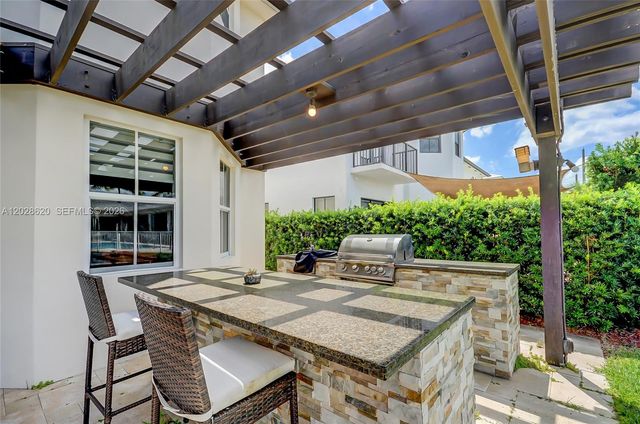 10555 NW 69th Terrace, Doral, FL 33178