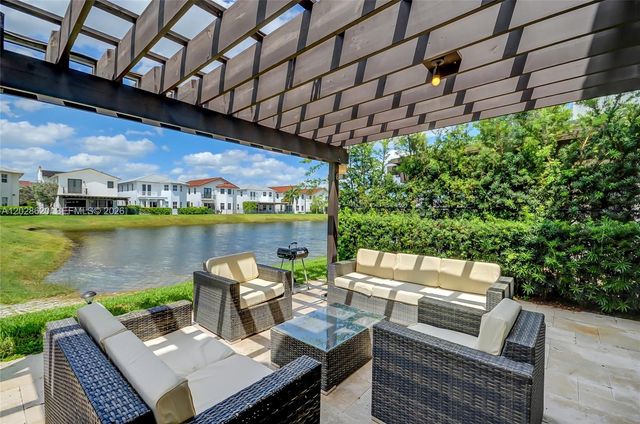 10555 NW 69th Terrace, Doral, FL 33178