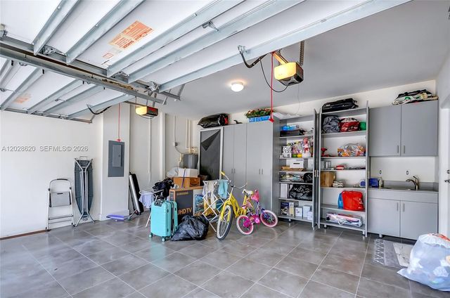 10555 NW 69th Terrace, Doral, FL 33178