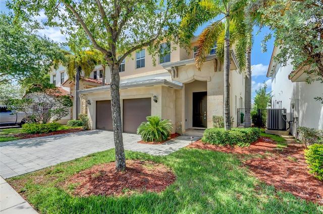 10555 NW 69th Terrace, Doral, FL 33178