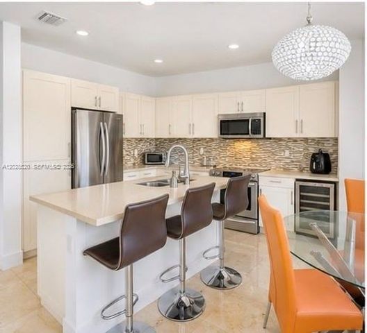 10555 NW 69th Terrace, Doral, FL 33178