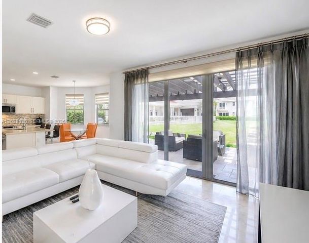 10555 NW 69th Terrace, Doral, FL 33178