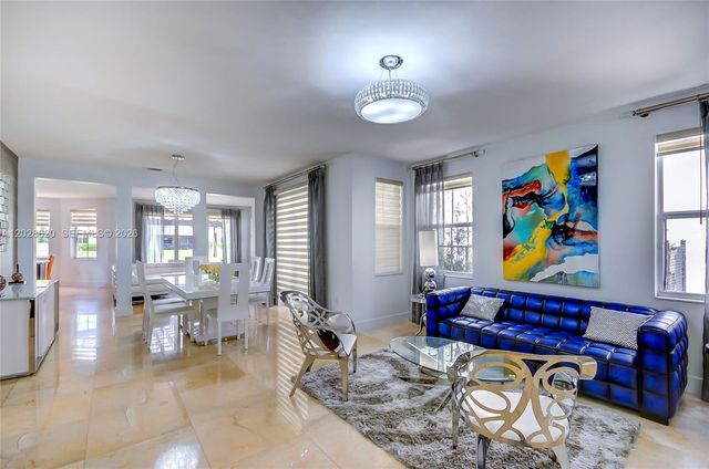 10555 NW 69th Terrace, Doral, FL 33178