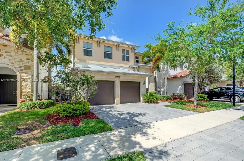 10555 NW 69th Terrace, Doral, FL 33178