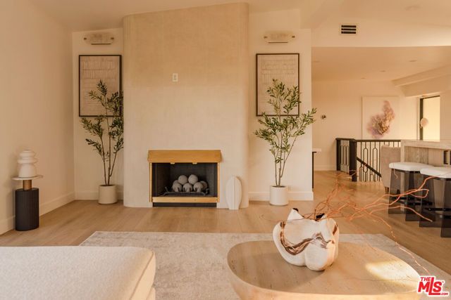 7802 Torreyson Drive, Los Angeles, CA 90046