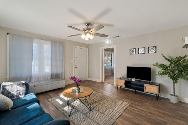 418 S 12th Ave., Hattiesburg, MS 39401