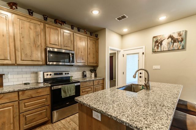 250 Poinsetta Drive, Palmer, TX 75152