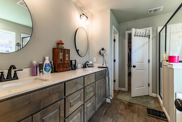 250 Poinsetta Drive, Palmer, TX 75152