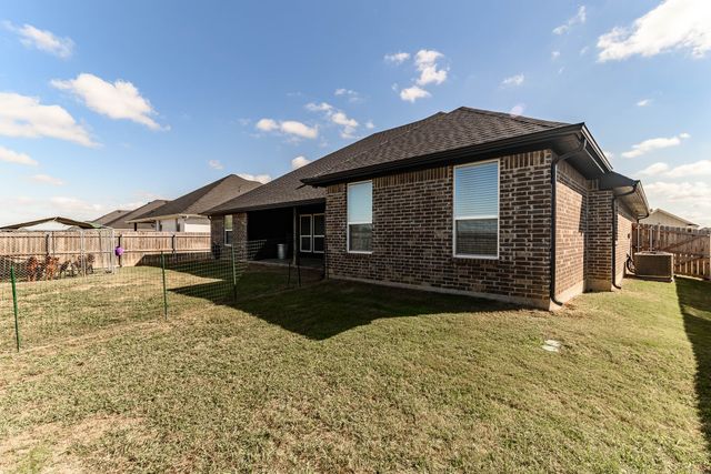 250 Poinsetta Drive, Palmer, TX 75152