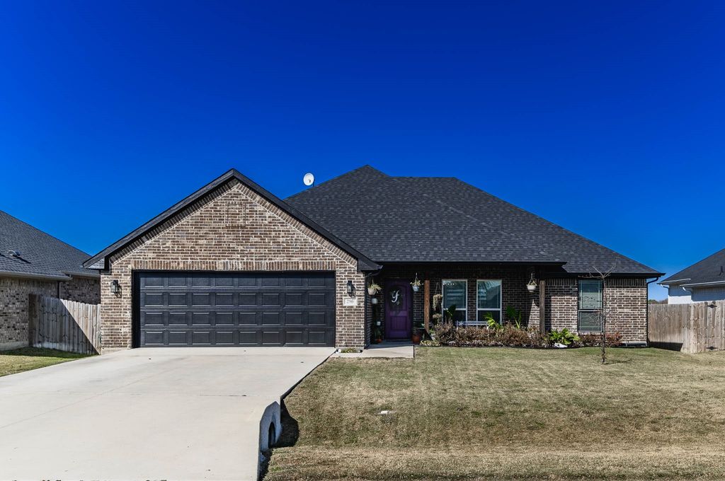 250 Poinsetta Drive, Palmer, TX 75152