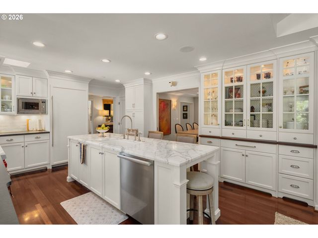 17084 CANAL Cir, Lake Oswego, OR 97035