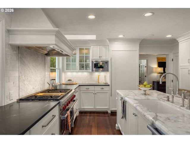 17084 CANAL Cir, Lake Oswego, OR 97035