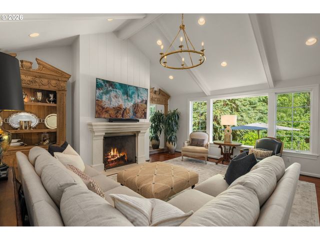 17084 CANAL Cir, Lake Oswego, OR 97035