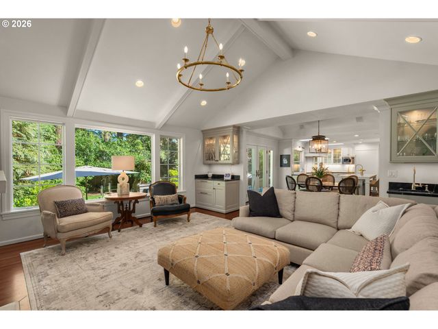 17084 CANAL Cir, Lake Oswego, OR 97035