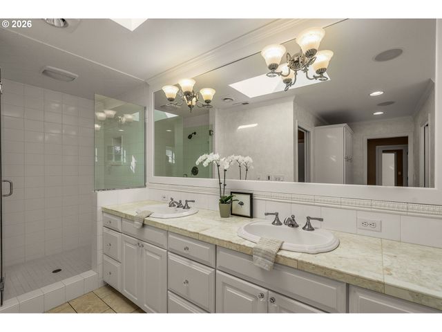 17084 CANAL Cir, Lake Oswego, OR 97035