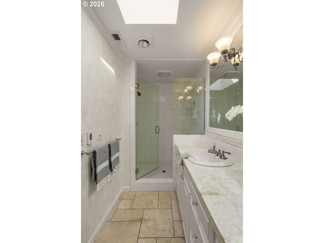 17084 CANAL Cir, Lake Oswego, OR 97035