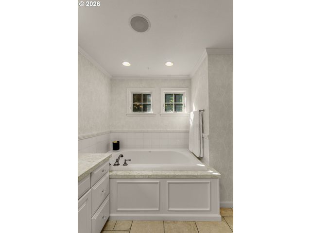 17084 CANAL Cir, Lake Oswego, OR 97035