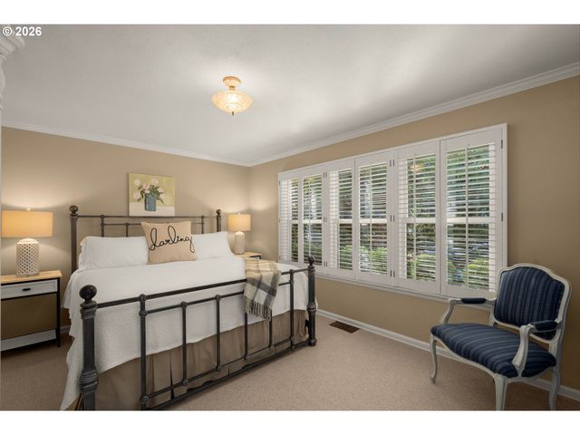 17084 CANAL Cir, Lake Oswego, OR 97035