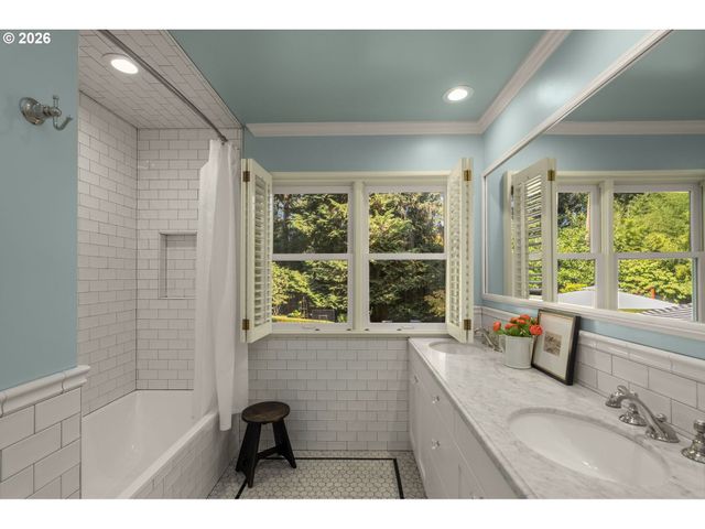 17084 CANAL Cir, Lake Oswego, OR 97035