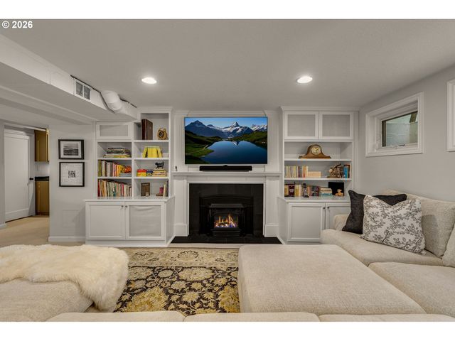 17084 CANAL Cir, Lake Oswego, OR 97035