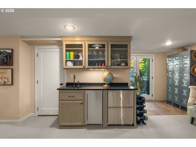 17084 CANAL Cir, Lake Oswego, OR 97035