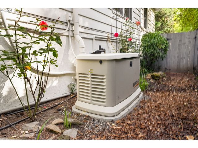 17084 CANAL Cir, Lake Oswego, OR 97035