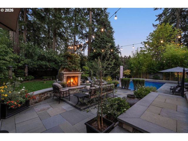 17084 CANAL Cir, Lake Oswego, OR 97035