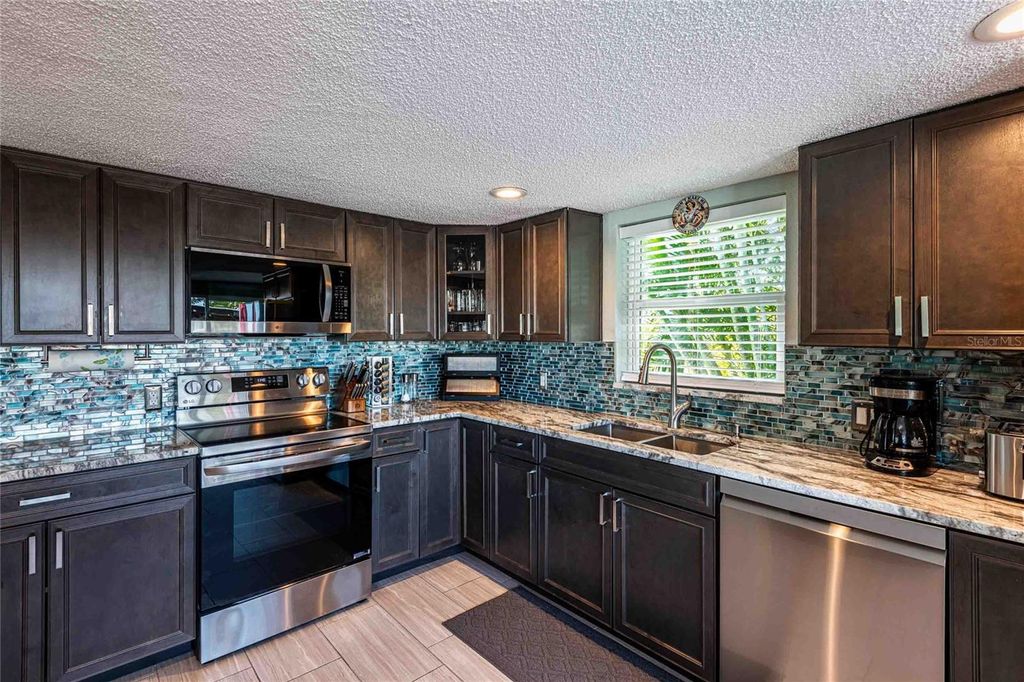 Image 24 of property listing at 4925 BONITO DRIVE, New Port Richey, FL 34652