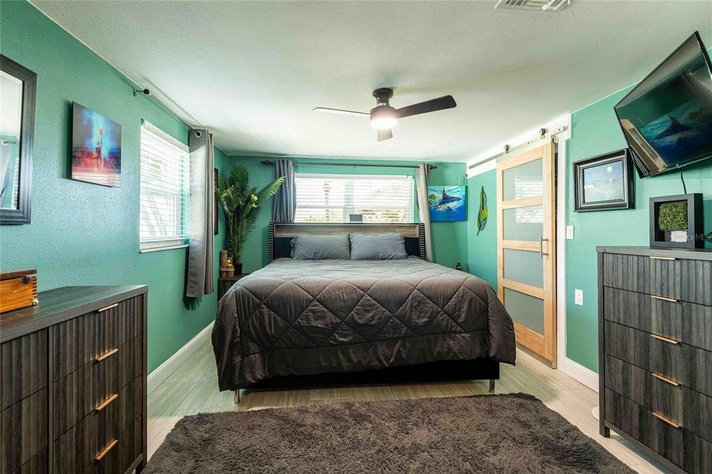 Image 7 of property listing at 4925 BONITO DRIVE, New Port Richey, FL 34652