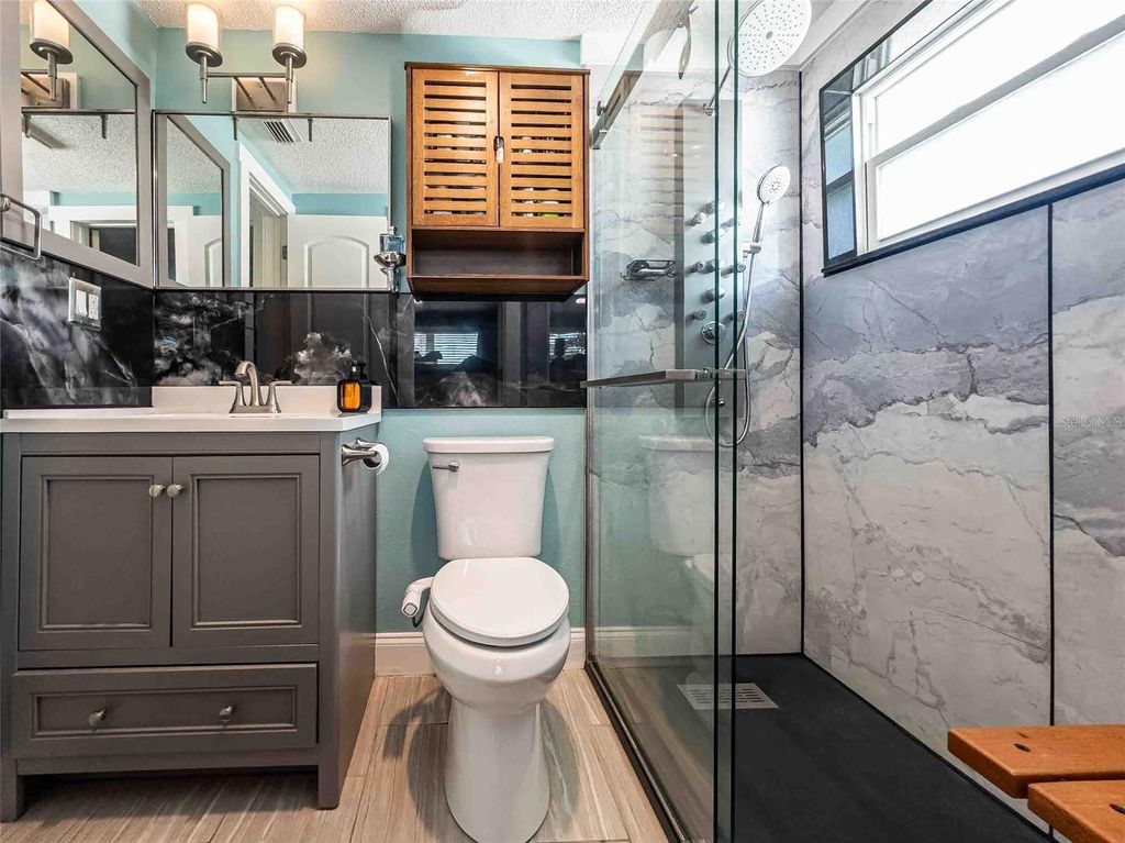 Image 8 of property listing at 4925 BONITO DRIVE, New Port Richey, FL 34652