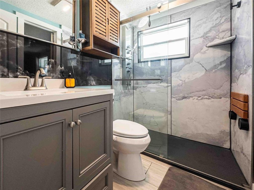 Image 10 of property listing at 4925 BONITO DRIVE, New Port Richey, FL 34652