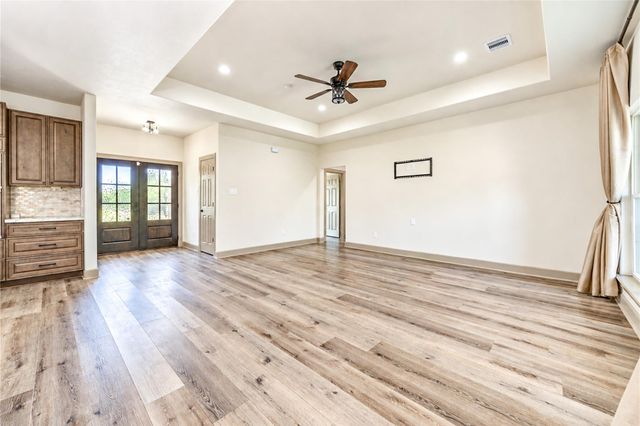 101 Hillsborough Drive W, Montgomery, TX 77356