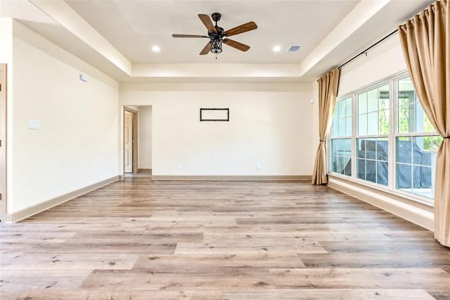 101 Hillsborough Drive W, Montgomery, TX 77356